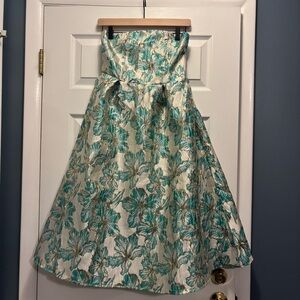 Vintage Style Strapless Bubble Dress with a Floral Design in Green and Cream